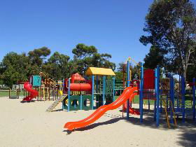 Victoria Square, Kadina - Sydneys Hotel 0