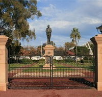 Dalby War Memorial and Gates - Sydneys Hotel