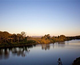 Lake Wivenhoe - Sydneys Hotel 0