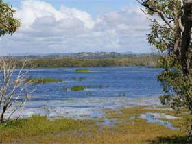 Lake Barfield - Sydneys Hotel 0