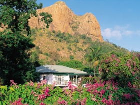 Castle Hill - Sydneys Hotel 0