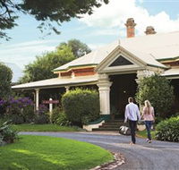 Historical Walk Through Russell Street - Sydneys Hotel