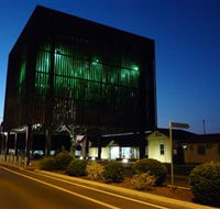 Tree Of Knowledge Memorial - Sydneys Hotel