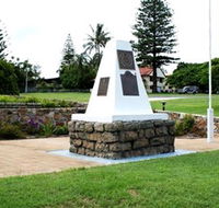 Dunwich War Memorial - Sydneys Hotel