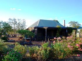 Whitula Gate Museum - Sydneys Hotel 0