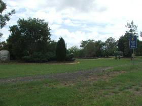 Autumn Park - Sydneys Hotel 0