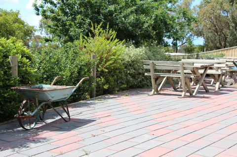 Tuckerberry Hill - Sydneys Hotel 8