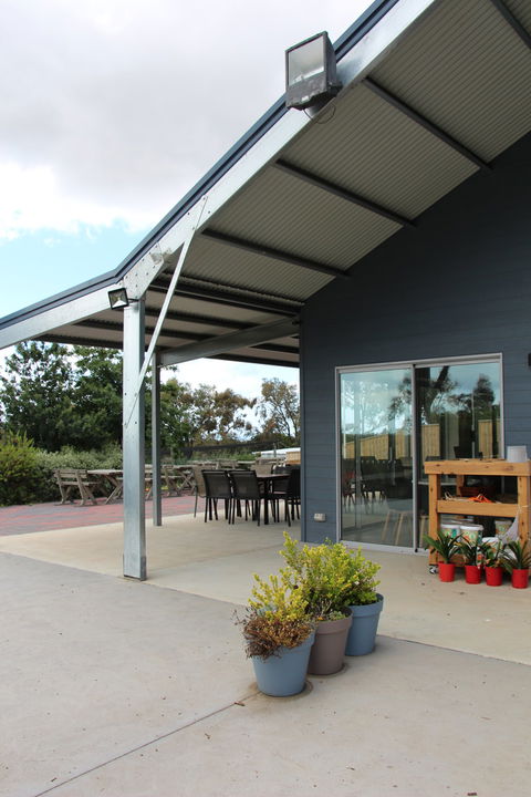 Tuckerberry Hill - Sydneys Hotel 10