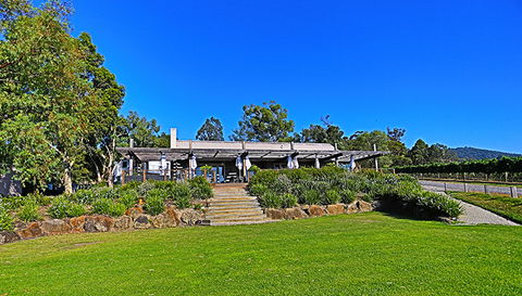 GREENSTONE VINEYARDS - Sydneys Hotel 1