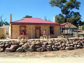 Uleybury Wines - Sydneys Hotel 0