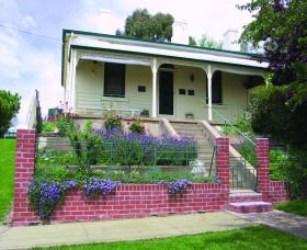 Chifley Home And Education Centre - Sydneys Hotel 0