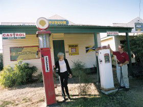 Pioneer Park - Sydneys Hotel 0