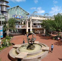 Warringah Mall - Sydneys Hotel 0
