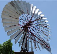 Barcaldine Windmill - Sydneys Hotel