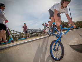 Yankalilla Lions Youth Park - Sydneys Hotel 0