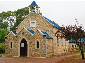 Christ Church Yankalilla - Sydneys Hotel 0