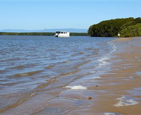 Taylors Beach - Sydneys Hotel 1