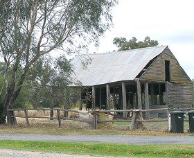 Cobb And Co Stables Morven - Sydneys Hotel 1
