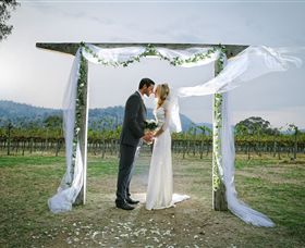 Amulet Vineyard And Beechworth Cider - Sydneys Hotel 1