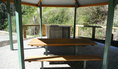 Hidden Treasure Picnic Area - Sydneys Hotel 2