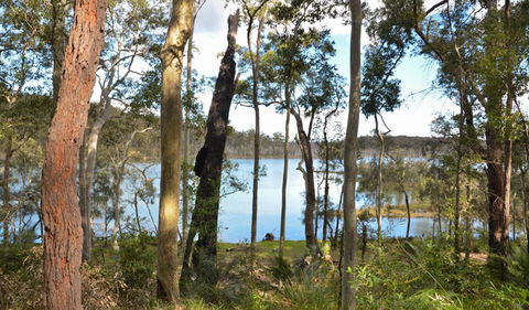 Lake Walking Track - Sydneys Hotel 1