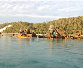 Tangalooma Wrecks Dive Site - Sydneys Hotel 0