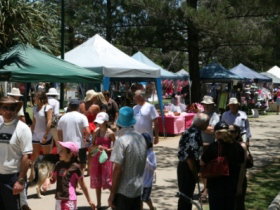 Broadbeach Art And Craft Markets - Sydneys Hotel 3