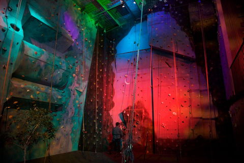Centre Of Gravity - Sydneys Hotel 4