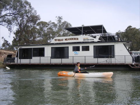 Murray Meanderer - Sydneys Hotel 0