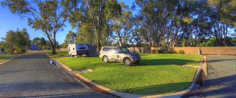 BIG4 Deniliquin Holiday Park - Sydneys Hotel 8