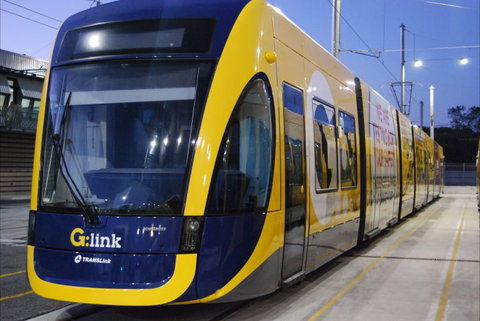   Go Explore Gold Coast - Sydneys Hotel 0