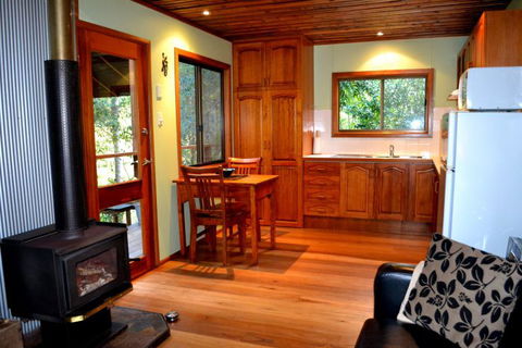 Waterfall Hideout-Rainforest Cabin For Couples - Sydneys Hotel 0