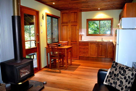 Waterfall Hideout-Rainforest Cabin For Couples - Sydneys Hotel 3