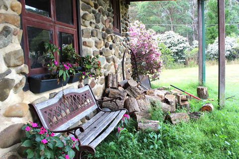 Rossiters’ Paintings - Sydneys Hotel 3