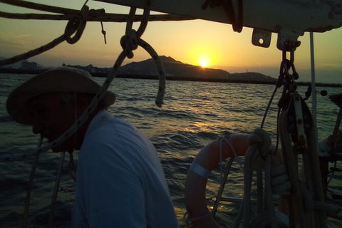 Townsville Sunset Sail Sailing Cruise Boat Tour - Sydneys Hotel 9