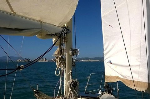 Townsville Lunchtime Sailing Cruise Boat Tour - Sydneys Hotel 1