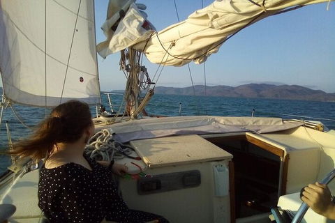 Townsville Lunchtime Sailing Cruise Boat Tour - Sydneys Hotel 6