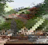 Murchison Ossario - Sydneys Hotel