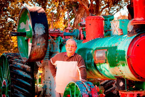 Oaklands Vintage Machinery Museum - Sydneys Hotel 0