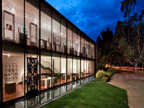 Wagga Wagga Art Gallery - Sydneys Hotel 2