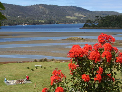 Inverawe Native Gardens - Sydneys Hotel 1