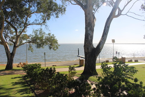 Lake Bonney - Sydneys Hotel 2