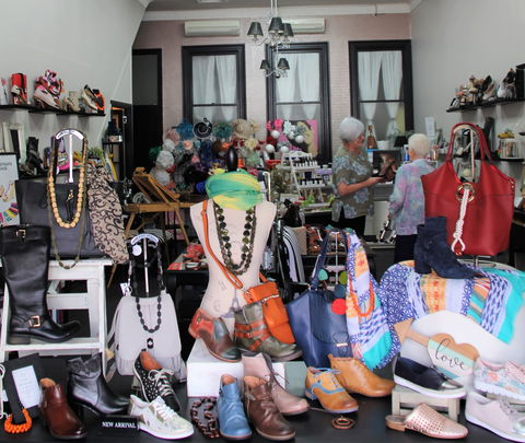 Obsession Shoes Boutique - Sydneys Hotel 0