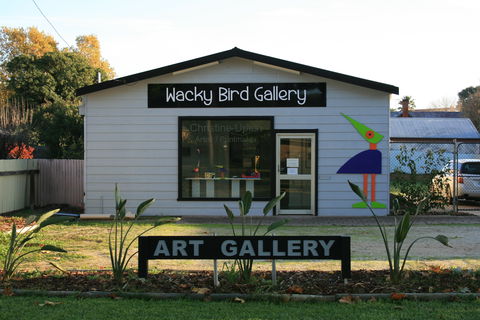 Wacky Bird Gallery - Sydneys Hotel 0