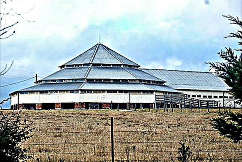 Deeargee Woolshed - Sydneys Hotel 0