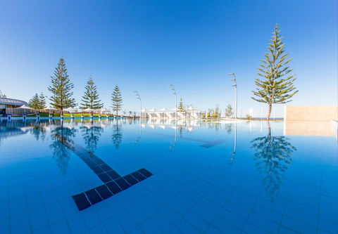 Scarborough Beach Pool - Sydneys Hotel 0