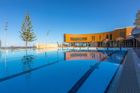 Scarborough Beach Pool - Sydneys Hotel 1
