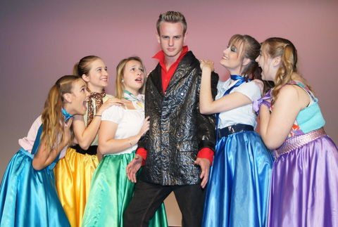 Ballina Players Theatre - Sydneys Hotel 0