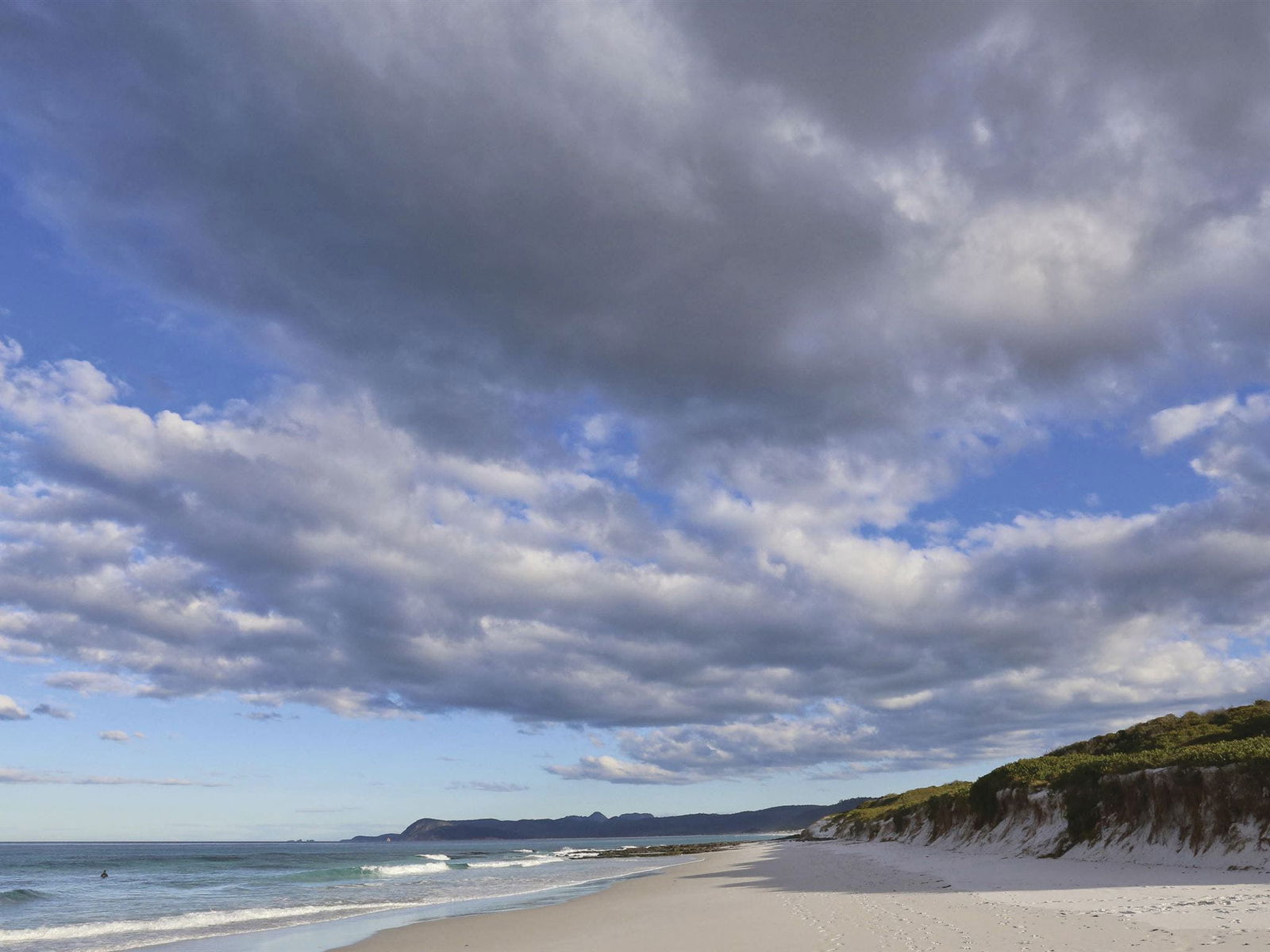 Friendly Beaches TAS Sydneys Hotel