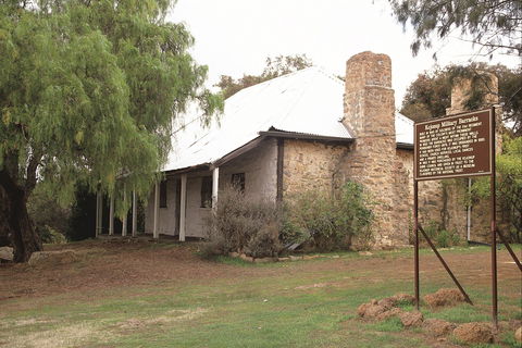 Military Barracks - Sydneys Hotel 0